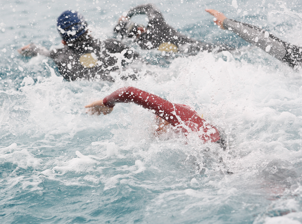 TETSUJIN DAMASHIIトライアスロンウェットスーツ着用イメージ